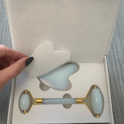 Roller Visage et Gua Sha Masseur Opalite et Obsidienne, Outil de Massage Facial SkinovaWoman™